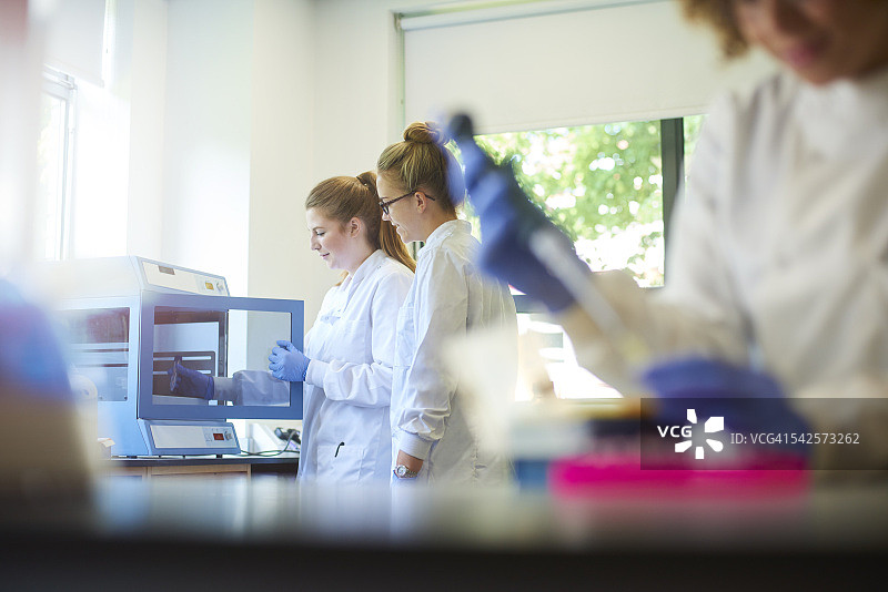 基因科学学生图片素材