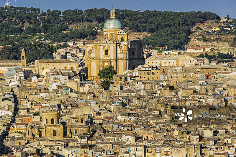 带主教座堂的城镇景色图片素材