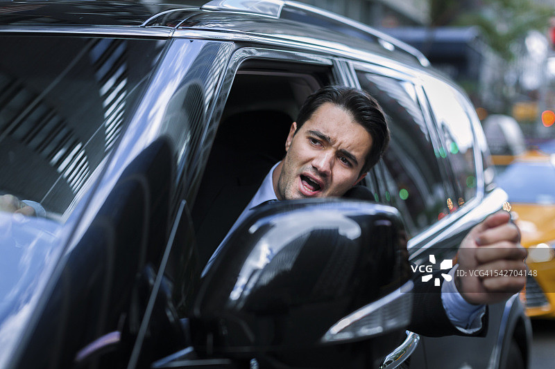 城市交通中愤怒的司机图片素材
