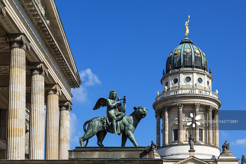 音乐厅和法国大教堂图片素材