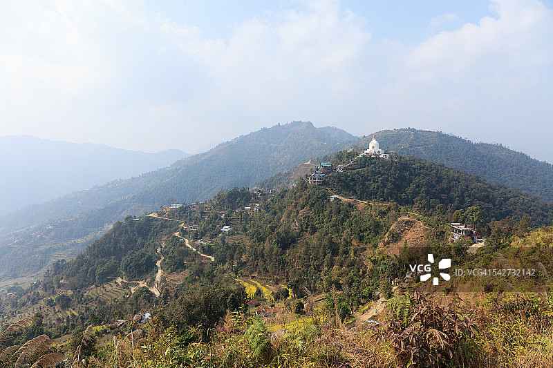 尼泊尔博卡拉喜马拉雅山麓和世界和平塔风光图片素材