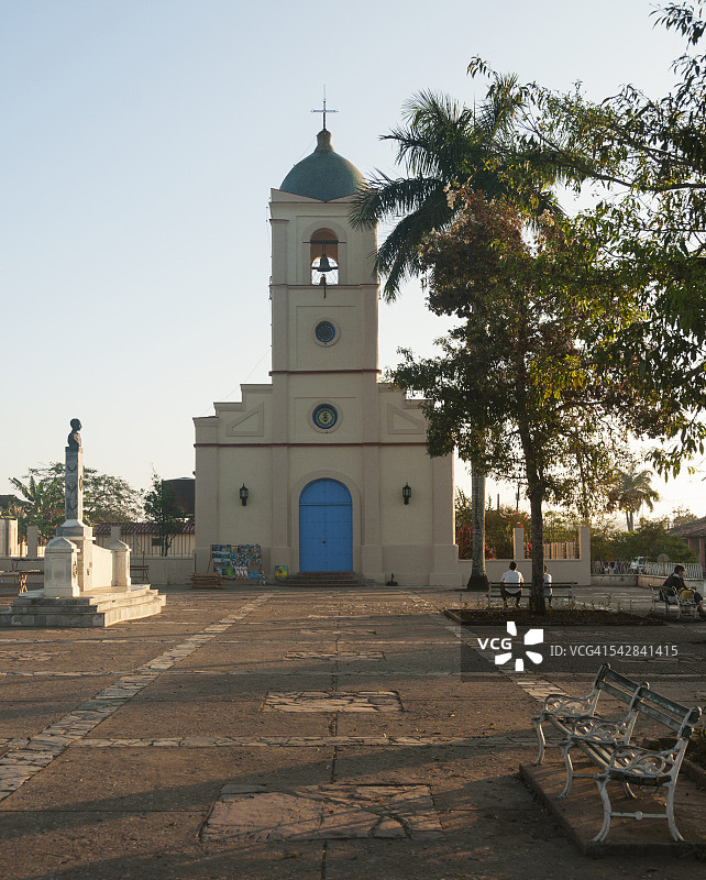 比尼亚莱斯镇教堂图片素材