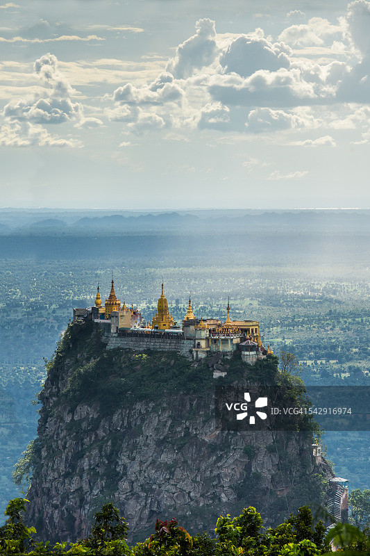 蒲甘缅甸的波帕山上的东卡拉特寺图片素材