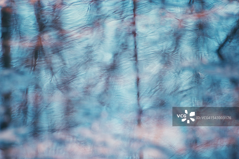 抽象水面反射图片素材