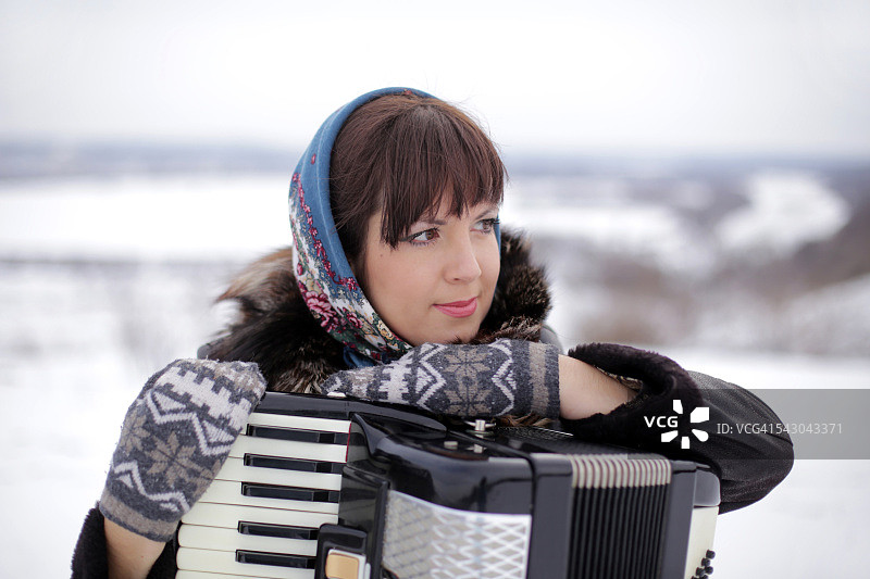 俄罗斯手风琴女子肖像图片素材