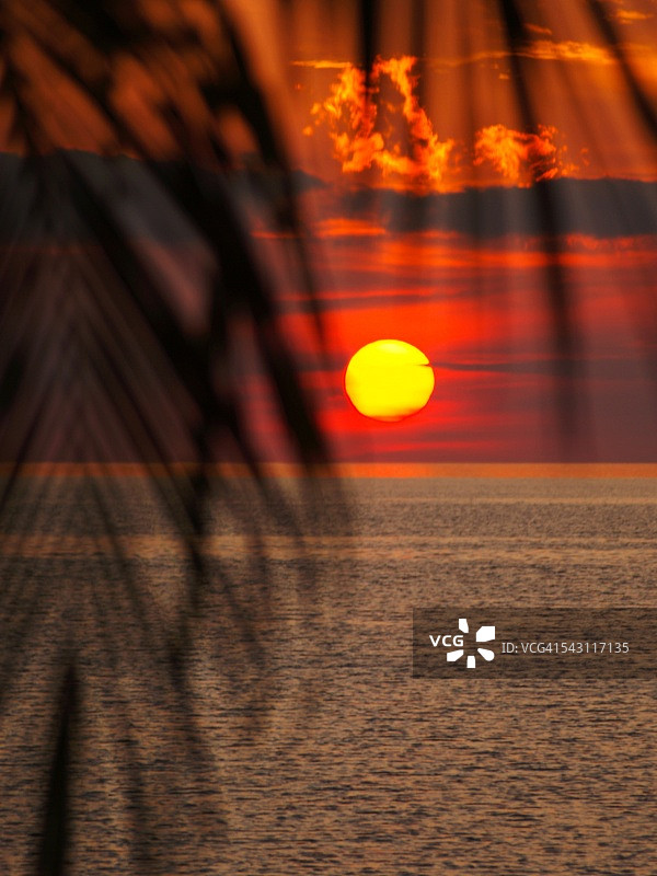 刁曼岛日落图片素材