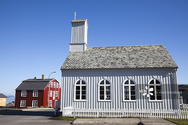 斯蒂基斯霍尔米镇的木制教堂和房屋图片素材