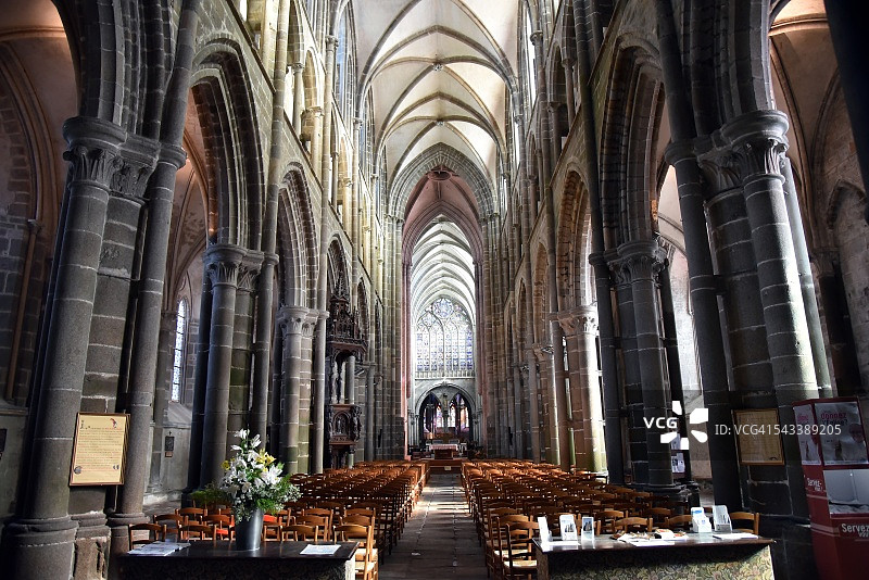 法国多勒布列塔尼大教堂中殿图片素材