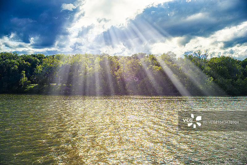 夏日的赛欧托河图片素材