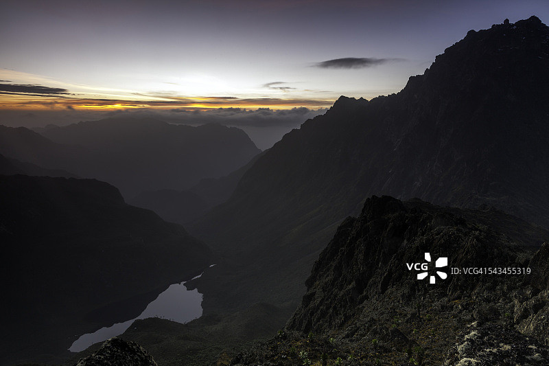 贝克山，乌干达伦佐里山脉图片素材