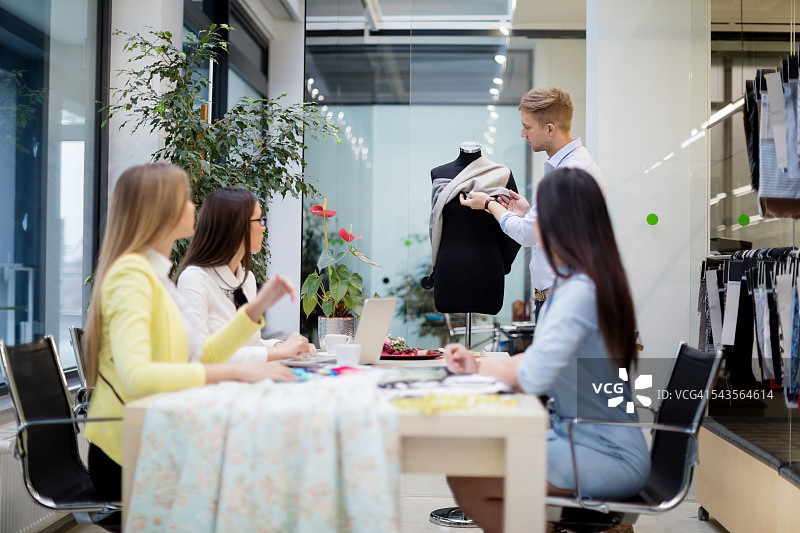 服装设计师会议图片素材
