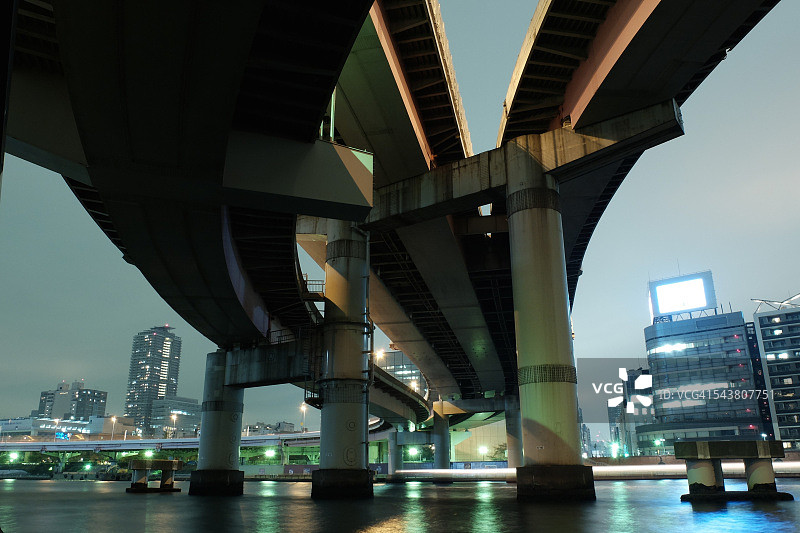 夜间路口图片素材