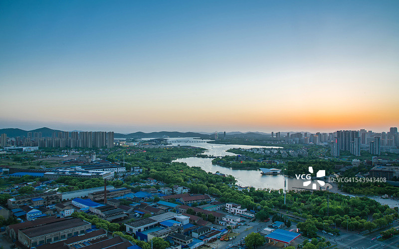 江苏无锡：子 ইং电东湖黄昏景色，金城湾公园夜景免费开放图片素材