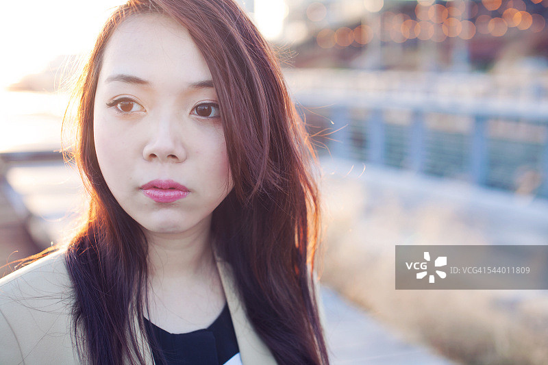 年轻漂亮女子肖像图片素材