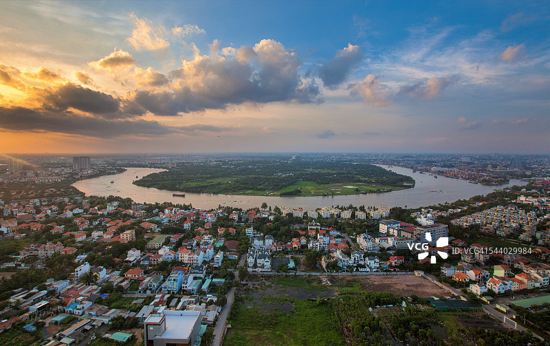 胡志明市第二区豪华住宅与公寓夜景图片素材