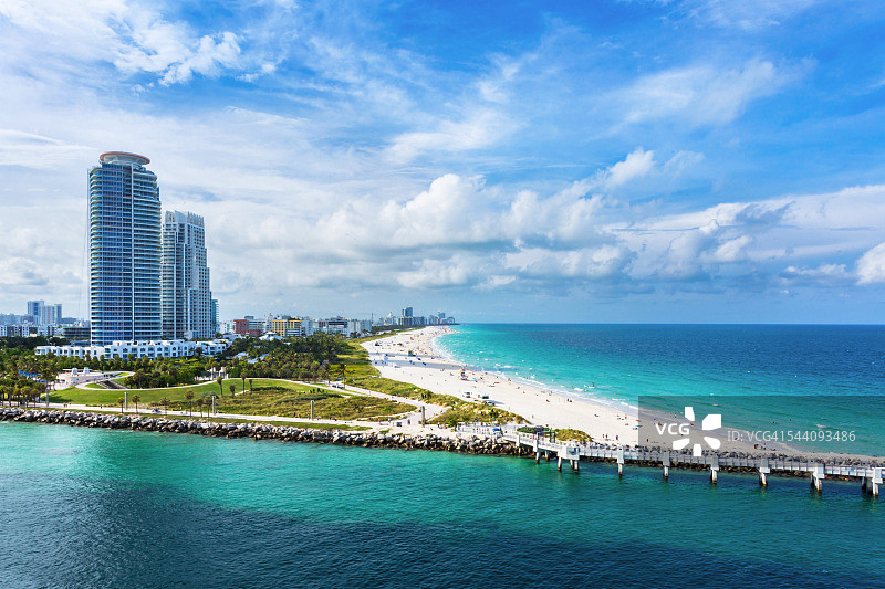 高视角下的迈阿密南海滩：南 Pointe 公园，美国佛罗里达州图片素材