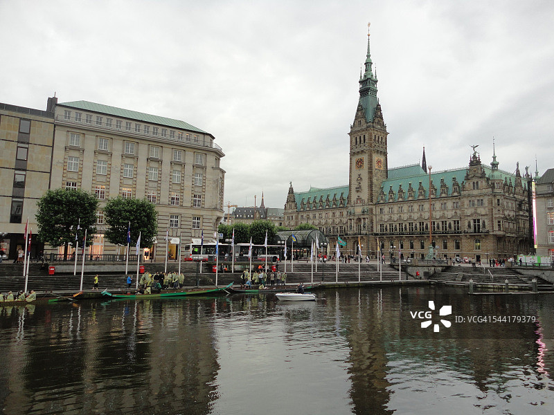 德国汉堡市政厅与倒影图片素材
