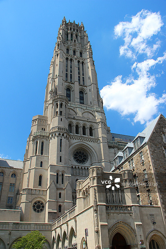 美国纽约市上曼哈顿河滨教堂的钟楼图片素材