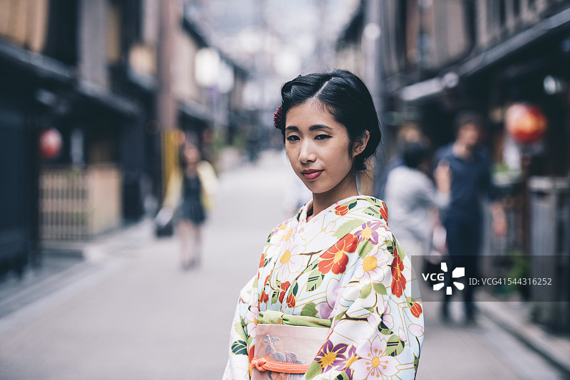 穿着和服看起来很棒图片素材