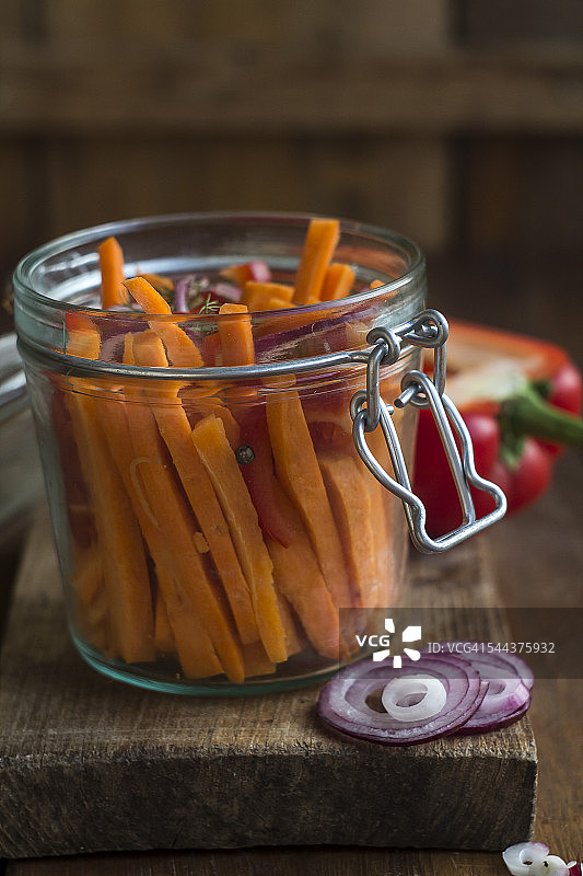 自制香辣胡萝卜泡菜图片素材