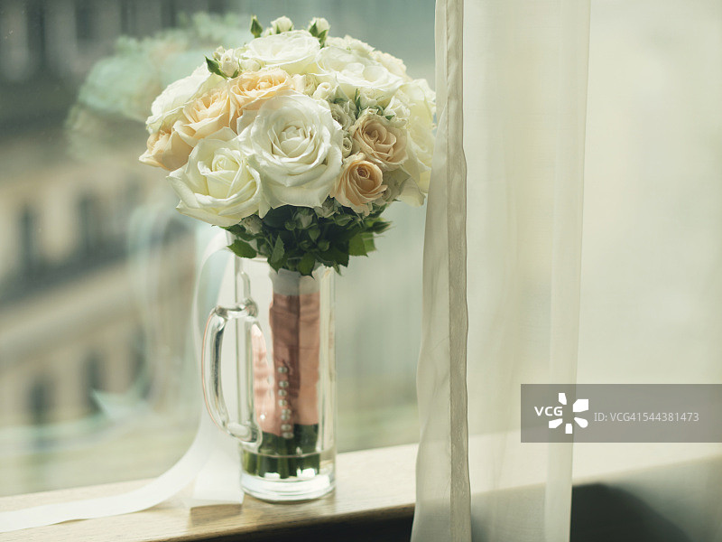 一束白色玫瑰图片素材