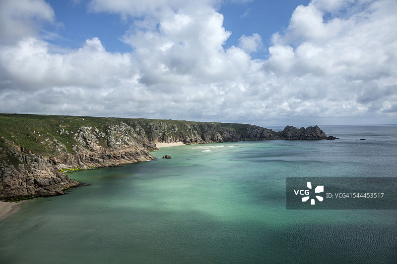 英国康沃尔郡波斯科诺：悬崖与海岸线风光图片素材