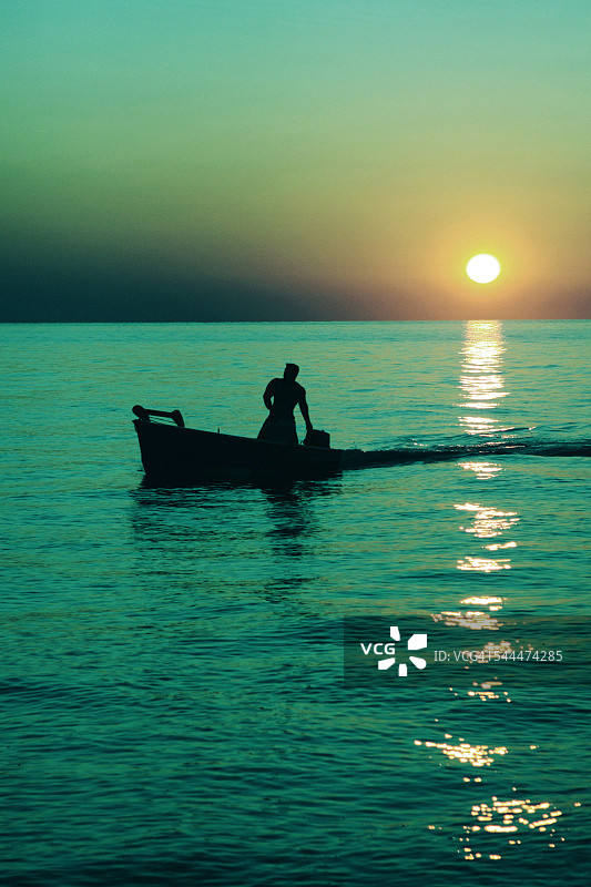 孤独的渔夫图片素材