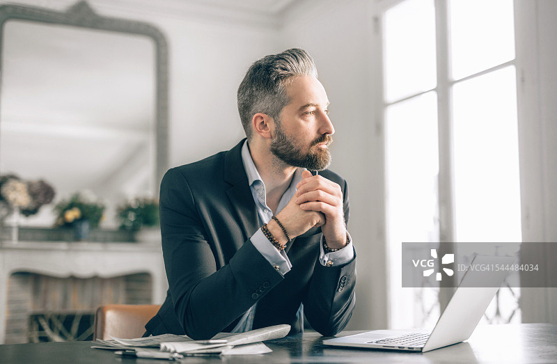 在家工作的商人图片素材