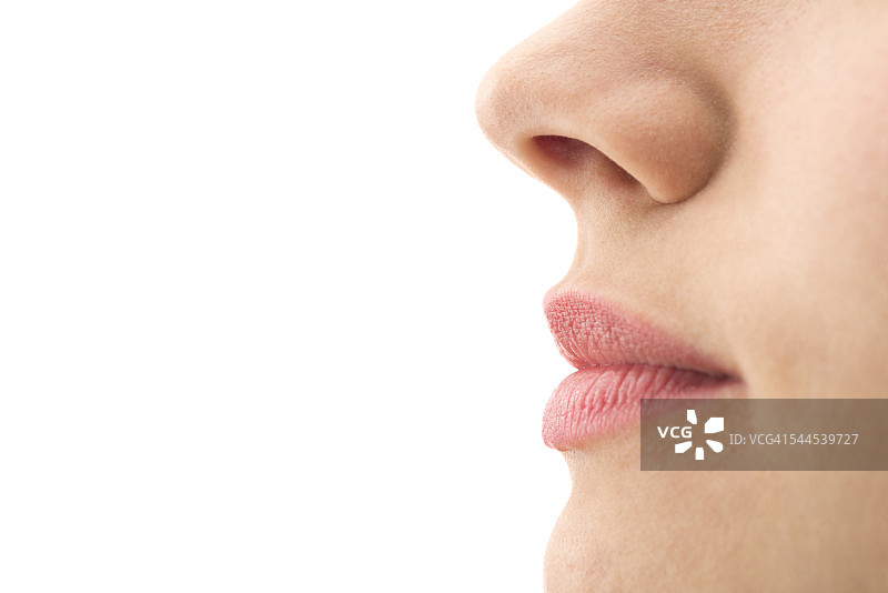年轻女人的嘴唇特写图片素材