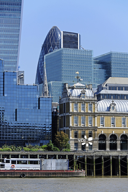 英国伦敦金融区前的旧比林斯盖特市场图片素材