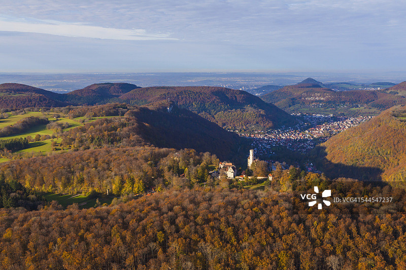 德国巴登-符腾堡州利希滕斯坦城堡鸟瞰图片素材