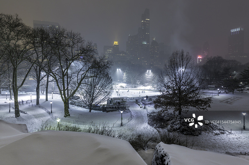 被雪覆盖的中央公园图片素材