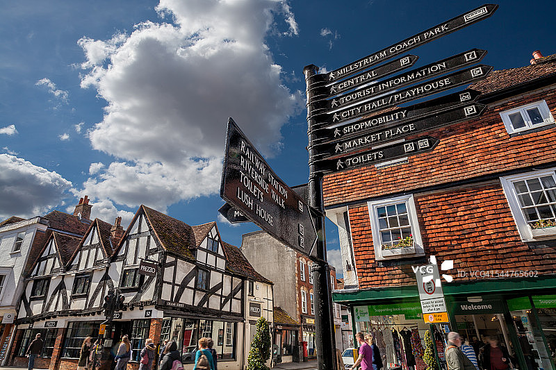 索尔兹伯里，起重机街和高街之间的十字路口图片素材