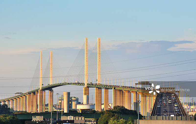 伊丽莎白二世女王桥；伦敦图片素材
