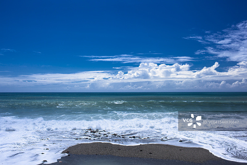 云朵太空海洋图片素材