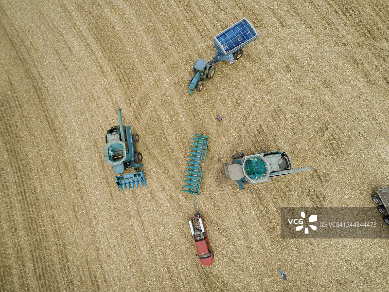 拖拉机群图片素材