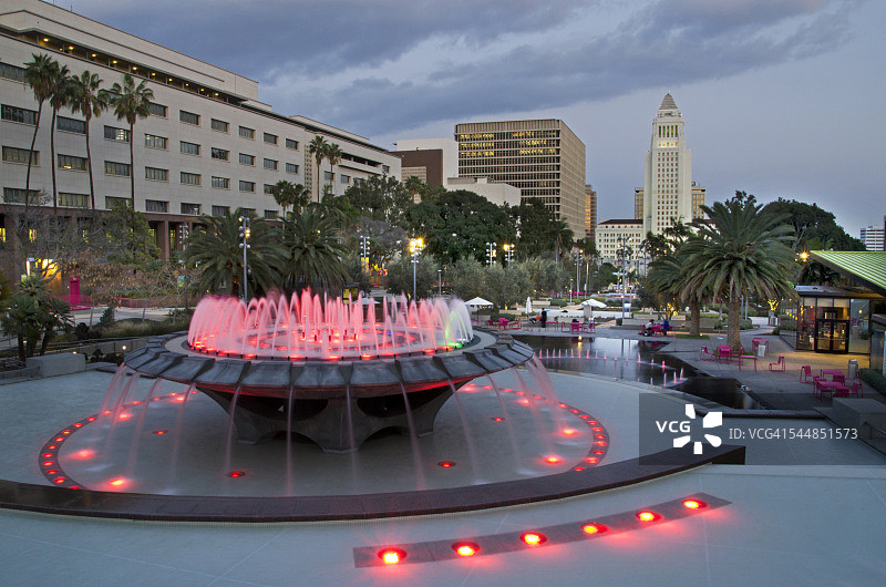 洛杉矶市政厅与喷泉图片素材