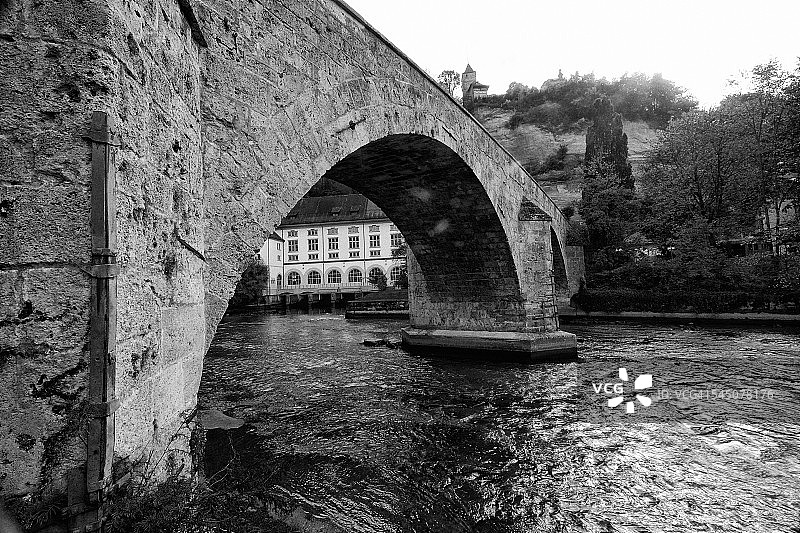 瑞士弗里堡的古老桥梁图片素材