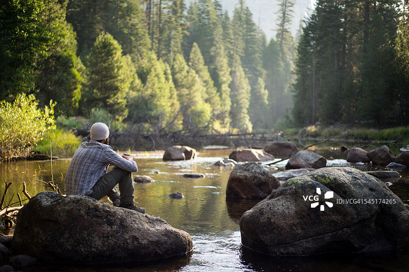在约翰·缪尔小径上思考人生图片素材