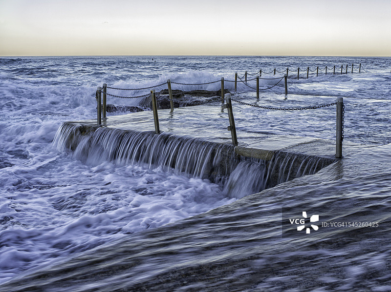 阿瓦隆岩石池图片素材