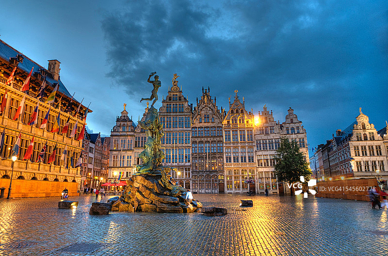 安特卫普市政厅和布拉博雕像图片素材