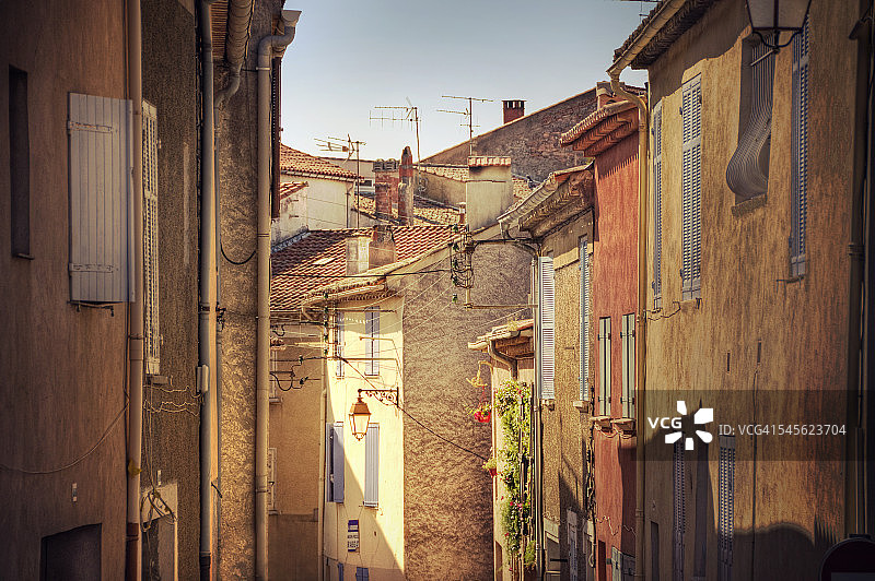 法国南部蔚蓝海岸弗雷居斯街道的如画外墙图片素材