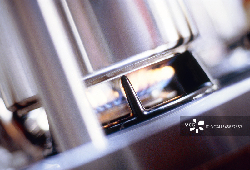 燃气灶上的平底锅图片素材