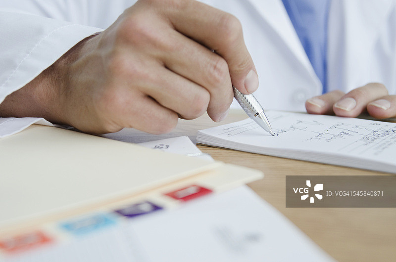 医生手写处方特写图片素材