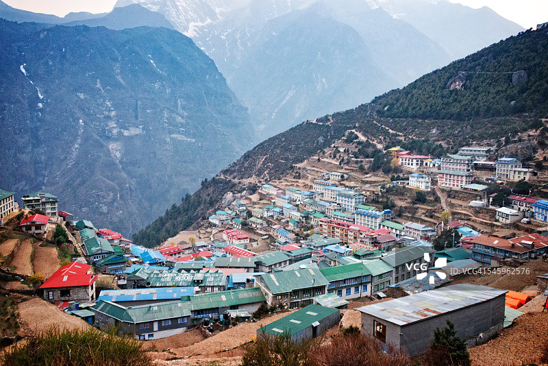 尼泊尔昆布（珠穆朗玛峰）地区的南池巴扎图片素材
