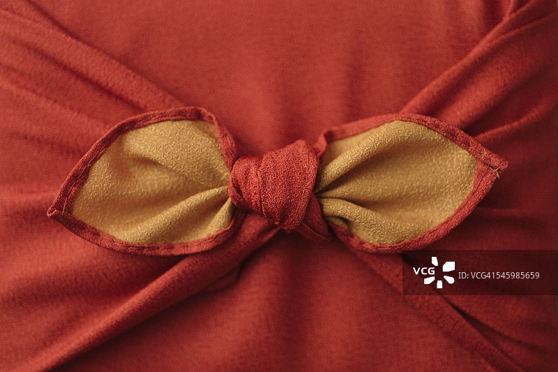 用日式包裹布（风吕敷）包裹的礼物图片素材