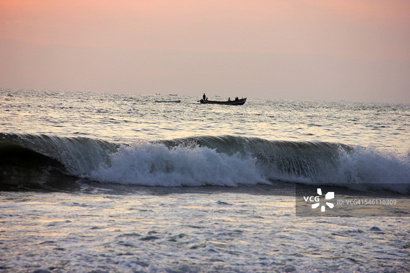 印度喀拉拉邦海上的船图片素材