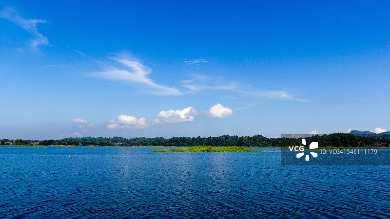 卡普泰湖：蓝天图片素材