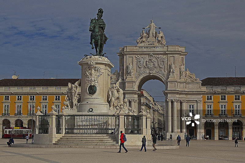 葡萄牙里斯本商业广场的奥古斯塔拱门图片素材