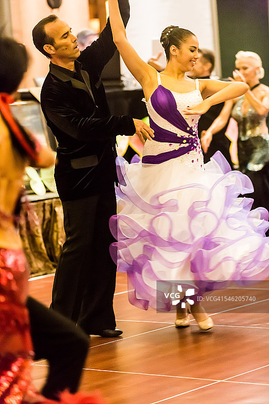 舞蹈比赛中的真实舞厅舞者图片素材